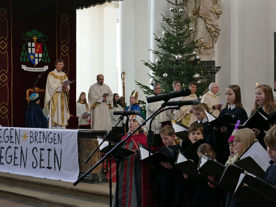 Aussendung der Sternsinger im Hohen Dom zu Fulda (Foto: Karl-Franz Thiede)